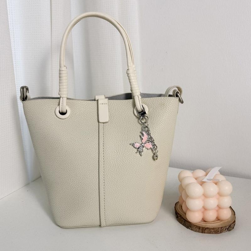 Porte-clés à breloques en forme de cœur et de papillon, joli pendentif décoratif pour sac à dos, pour femmes et filles