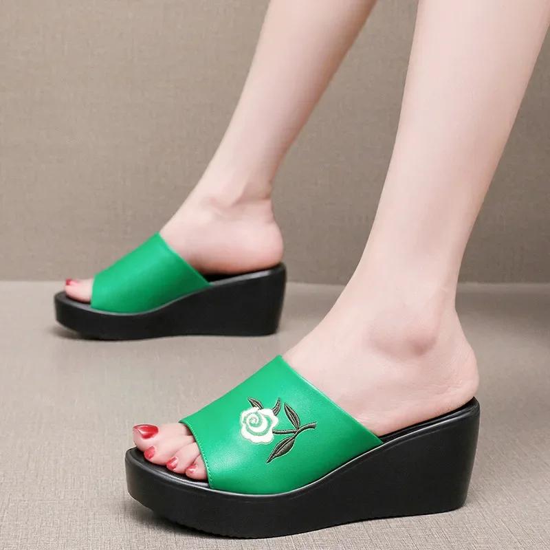 6cm Kleine Größe 32-43 Bequeme Blumenstickerei Keilabsatz Hausschuhe 2024 Damen Mittlere Absätze Plateau Clogs für Büro Strand Mama
