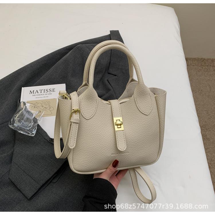 Korean version ins portable small bag women's 2025 new casual fashion bucket bag women's work shoulder messenger bag