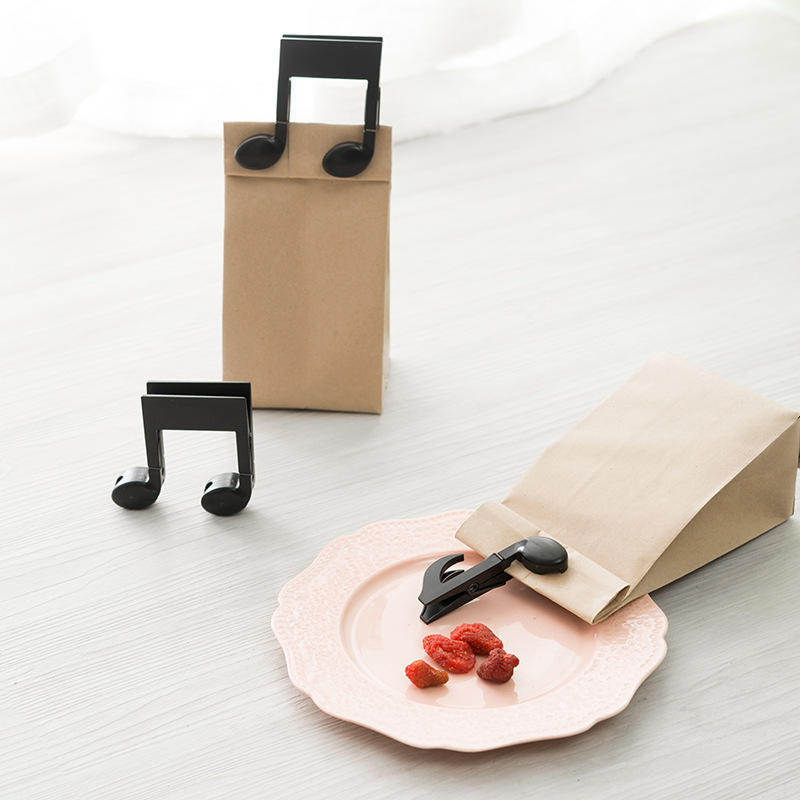 2pcs/set New Creative Music Notation Clips Clothes Pegs Notes Clothes Clip Food Bag Sealing Clip Clothes Hangers Rack