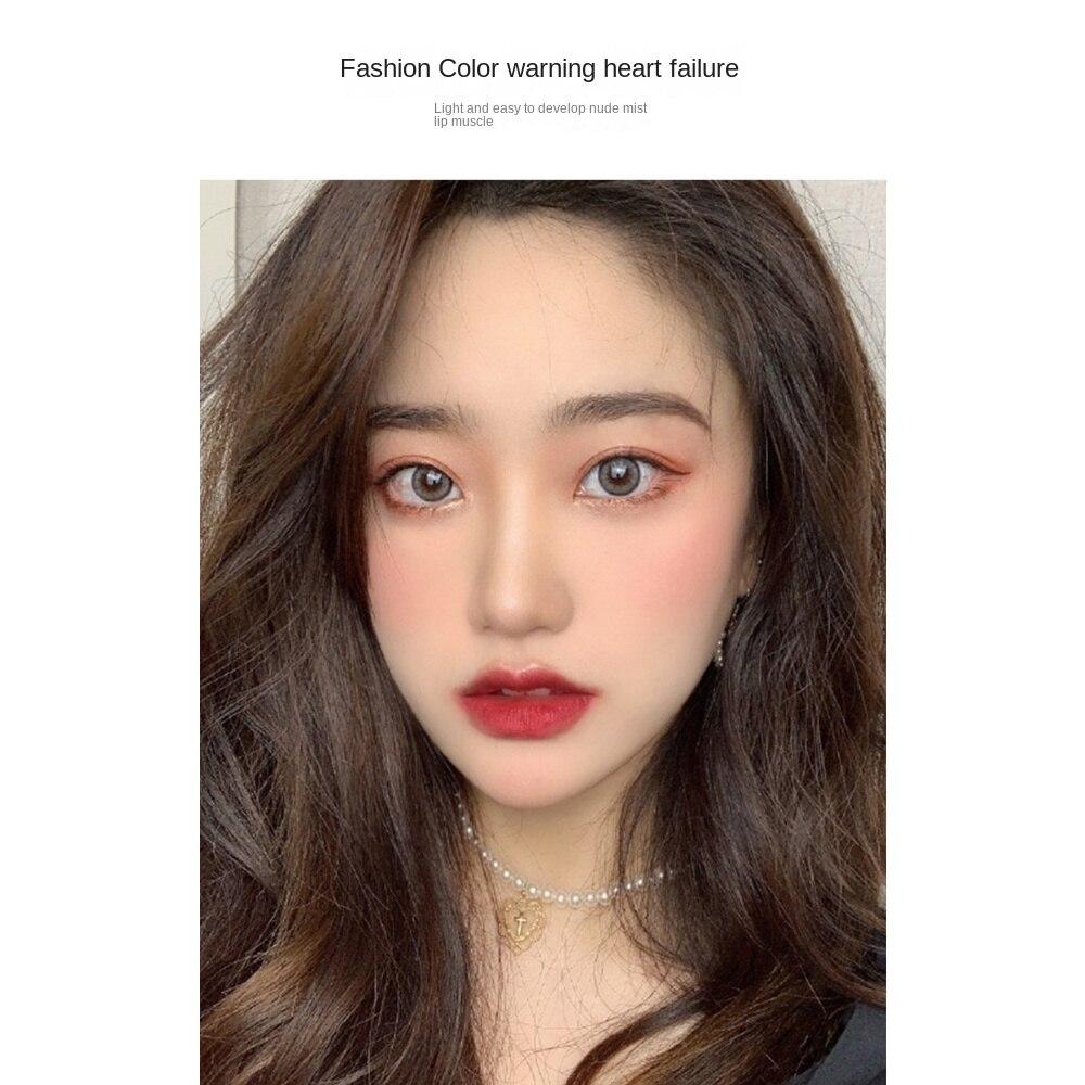 VIBELY Velvet Water Mist Lip Glaze Ist Ein Feuchtigkeitsspendender, Wasserfester Und Langanhaltender Lippenstift, Der Nicht Leicht Abfärbt.