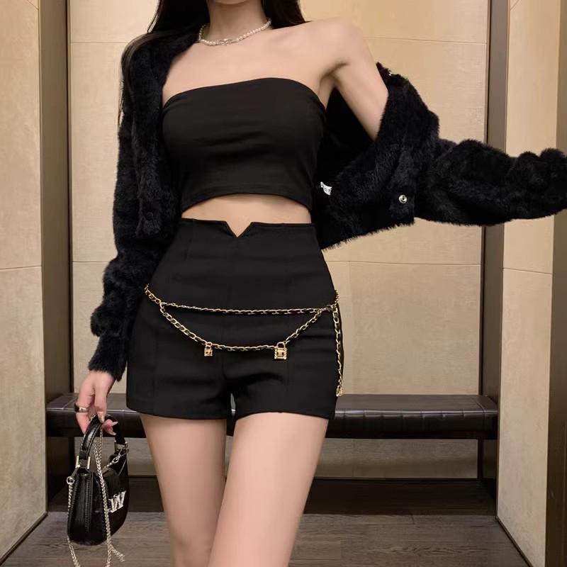 

Женские белые шорты А-силуэта с высокой талией для стройного образа — идеальный вариант для весны/лета. Small чёрный