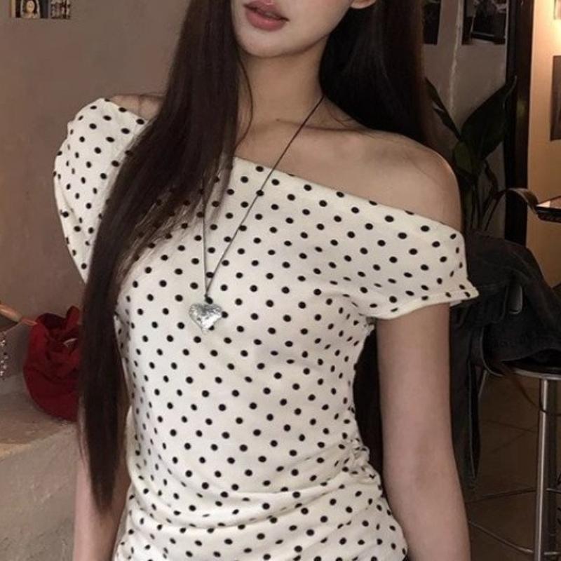 Retro Beige Black Polka Dot Slim-Fit Short-Sleeved Sexy Skew Collar Off-Shoulder T-Shirt Summer Korean Style Fashion Casual Top