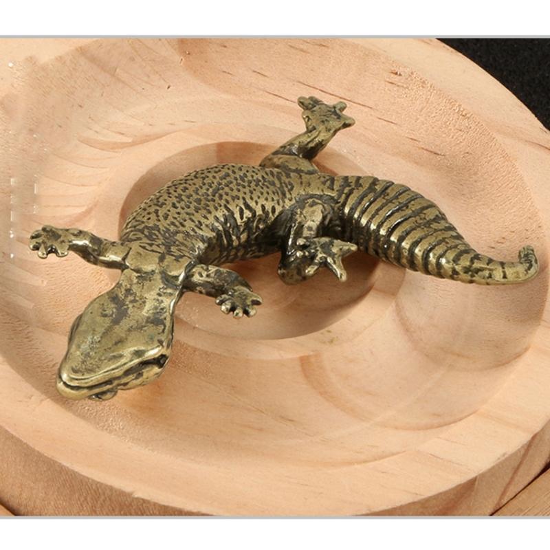 Ready-to-Display Metal Lizards Figurine Requiring No Assembly, with Curled Tail and Scale Texture for Desks or Shelves