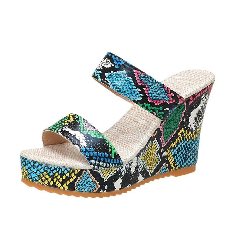 Große Plateau-Hausschuhe für Damen 2025 neue Mode-Plateau-Sandalen mit Blumenschlangenmuster große Damenschuhe