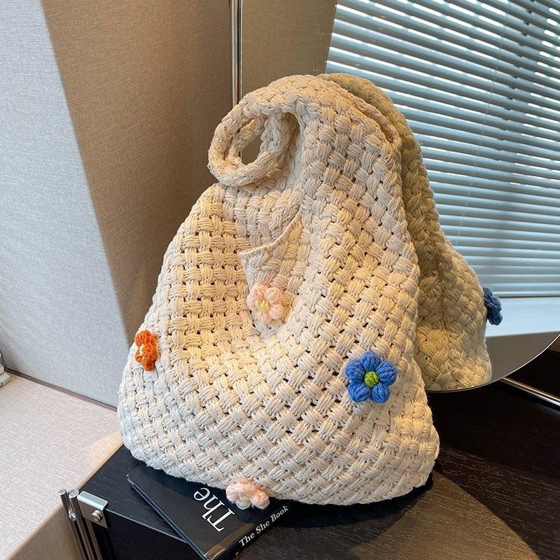 Fashionable Woven Tote Bag For Women In Large Size Ideal For Daily Use And Versatile