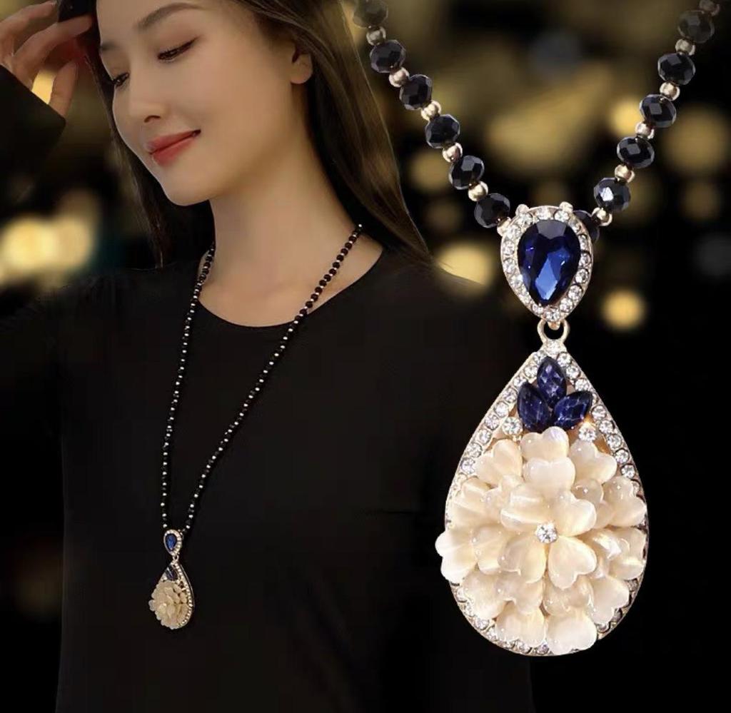 Crystal Pendant Sweater Necklace - Fashionable and Atmospheric Design