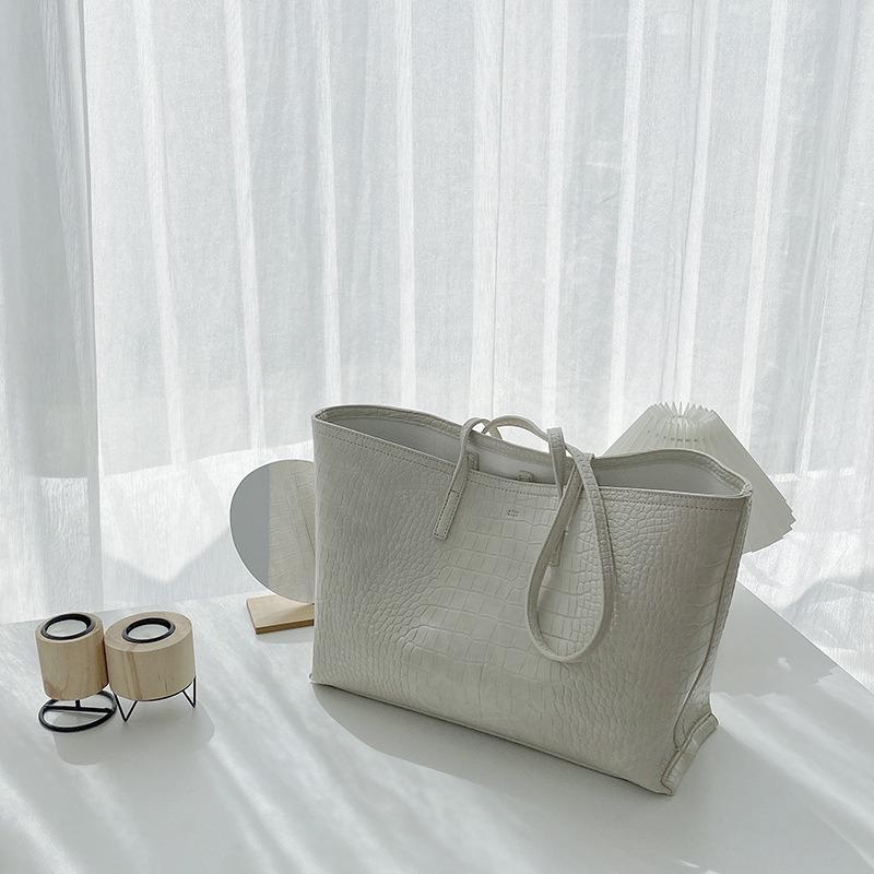 

Niche commuter tote bag, high-end alligator pattern shoulder bag, large-capacity women s fashion child and mother bag білий