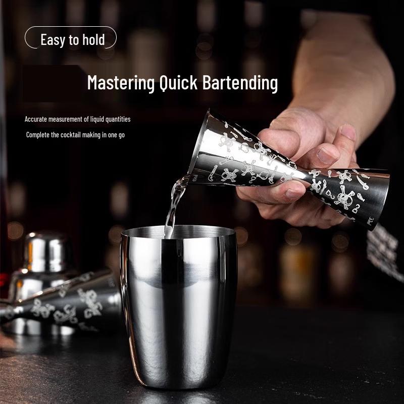 Doppelseitiger Cocktail-Jigger mit Totenkopfgravur