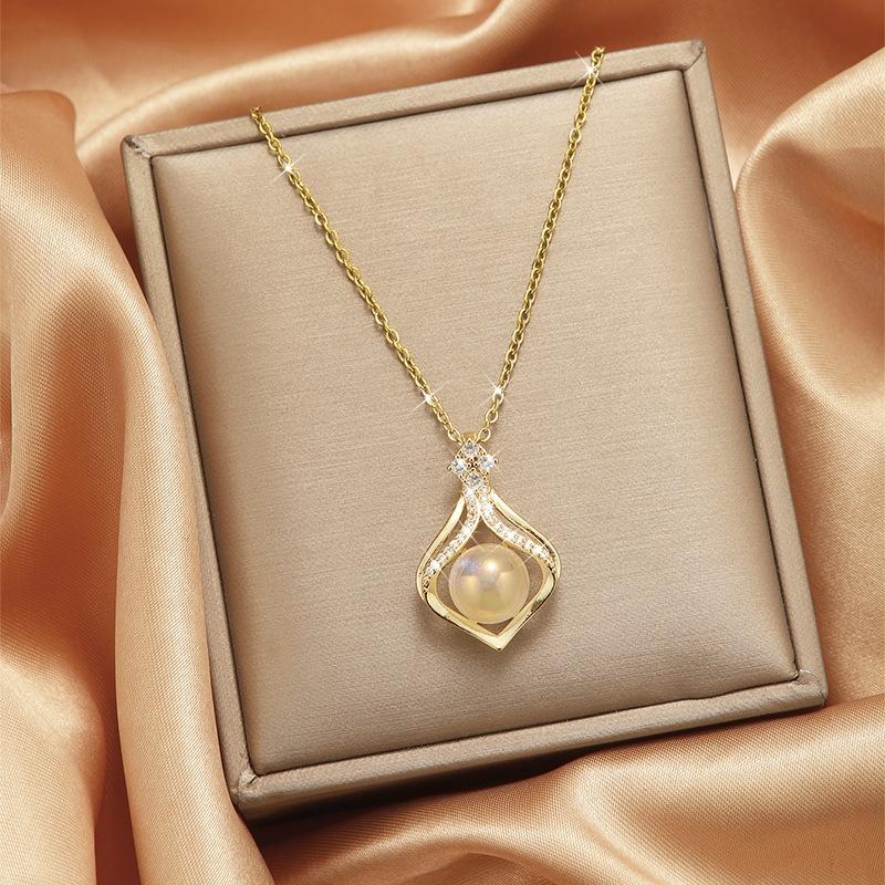 1pcsThe spot new style elegant mermaid necklace collarbone chain temperament woman light luxury high-grade pendant cool wind nec
