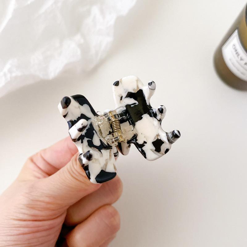 Stylish Vintage Mini Hair Claw Clip In Floral Blue Geometric Design For Ladies