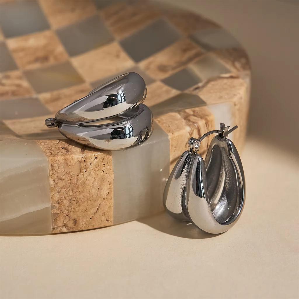 Elegante doppelte U-förmige Creolen für Damen Wasserdichter Titanschmuck Geschenke mit 18K Vergoldung