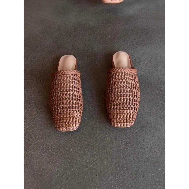 Sheepskin version of the new woven hollow bag head half slippers women's summer wear flat bottom square head fashion lazy cool slippers