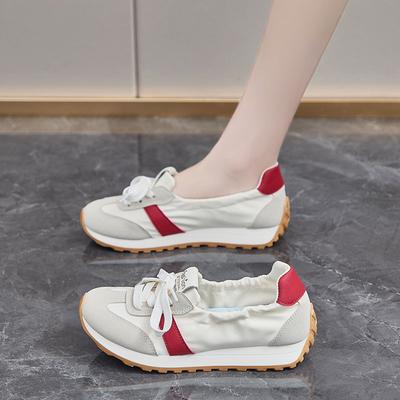 Dünne atmungsaktive Sneaker für Damen im Herbst 2025, neue flachmündige Laufschuhe mit weicher Sohle, nicht ermüdend, Schnür-Sneaker