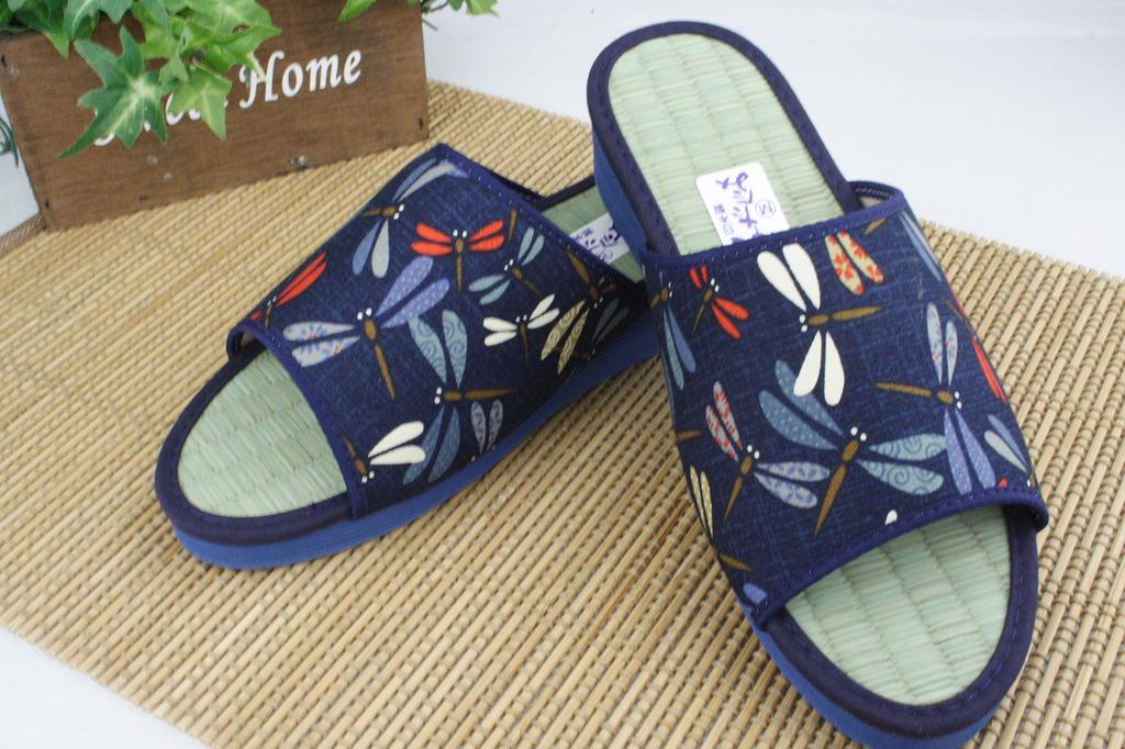 folding sandals with a Japanese Indigo-dyed Japanese-made pattern, "Friendly Medaka" (Large)