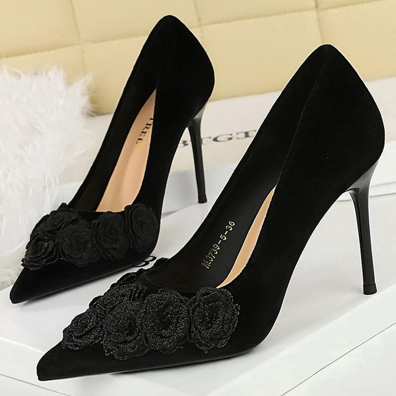 9CM Fashion Flower Design Women High Heels Retro Suede Wedding Women Shoes Party Club Stiletto Heels Chinese Style Pumps Tacones