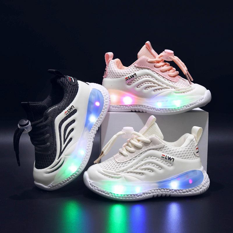 Sportschuhe 2024 neue koreanische atmungsaktive Freizeitschuhe Kinder LED-Lichtschuhe
