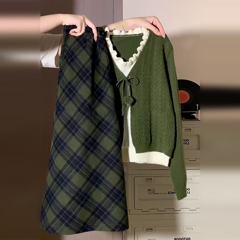 Green Faux Two-Piece Knitted Sweater Dress – Women's Korean Style Plaid Long Dress for Spring & Autumn