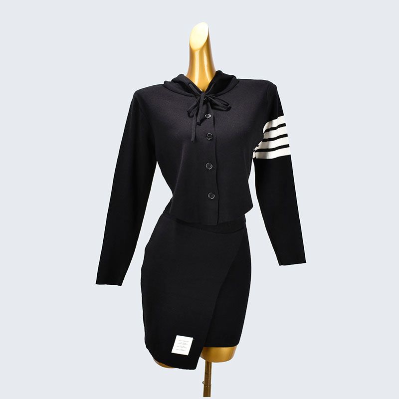 

Юбка асимметричного кроя с высокой талией + Кардиган с капюшоном Женский Весенне-осенний Облегающий и сексуальный Набедренная юбка Комплект из двух предметов Black Two-piece set One size