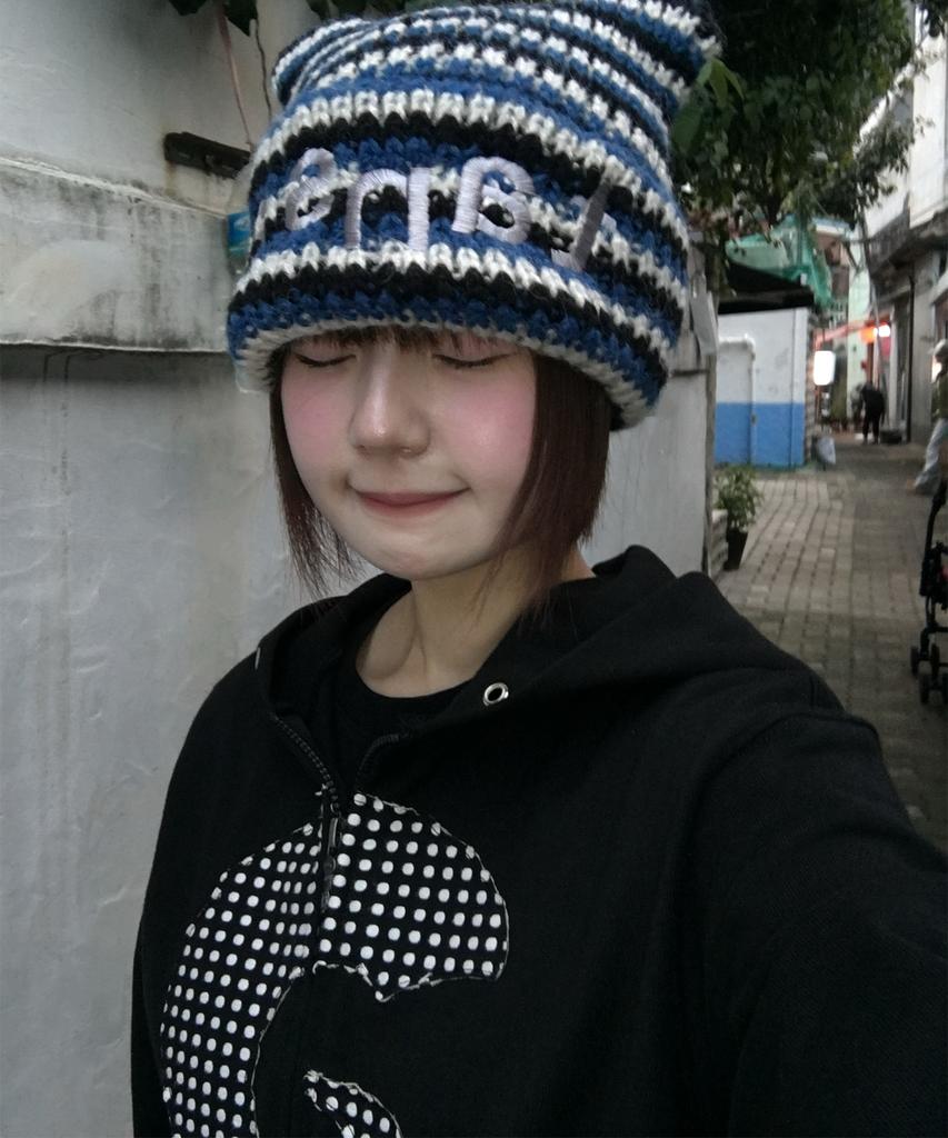 Horn Applique Zip-Up Hoodie (Black)