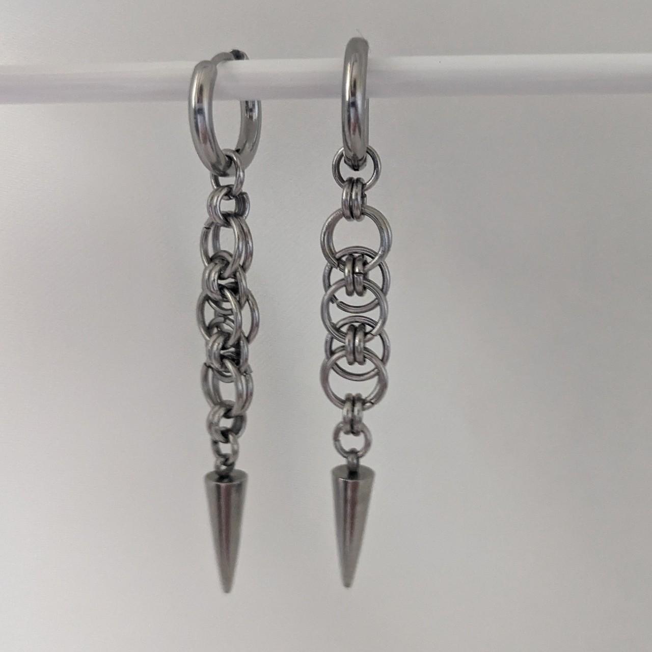 

Gothic Hip-hop Circular Ring String Rivet Pendant Dangle Earrings for Men Women Personality Punk Hoop Earrings Jewelry Gifts
