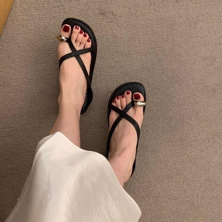 French beautiful cross-strap cold slippers women's summer wear 2025 new with skirt flat Roman sandals