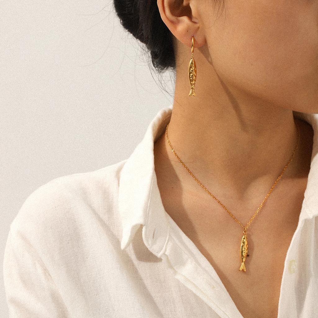 18 Karat Gold Edelstahl Koi Anhänger Halskette Nischen Design Karpfen Ohrringe Titan Stahl Ohrringe für Damen