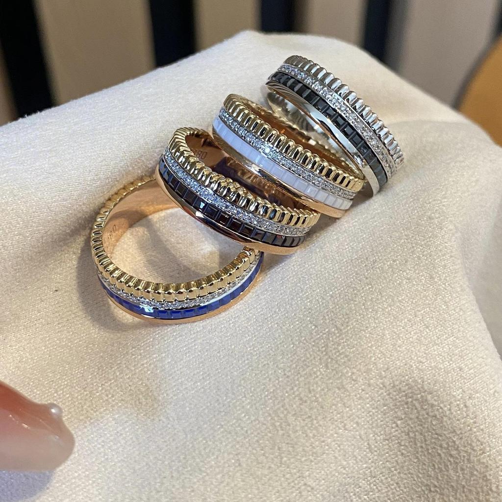 Pierścionek z zębatką w kształcie kostki lodu z diamentami inspirowany szczęściem V Gold dla par - uniseks i stylowy