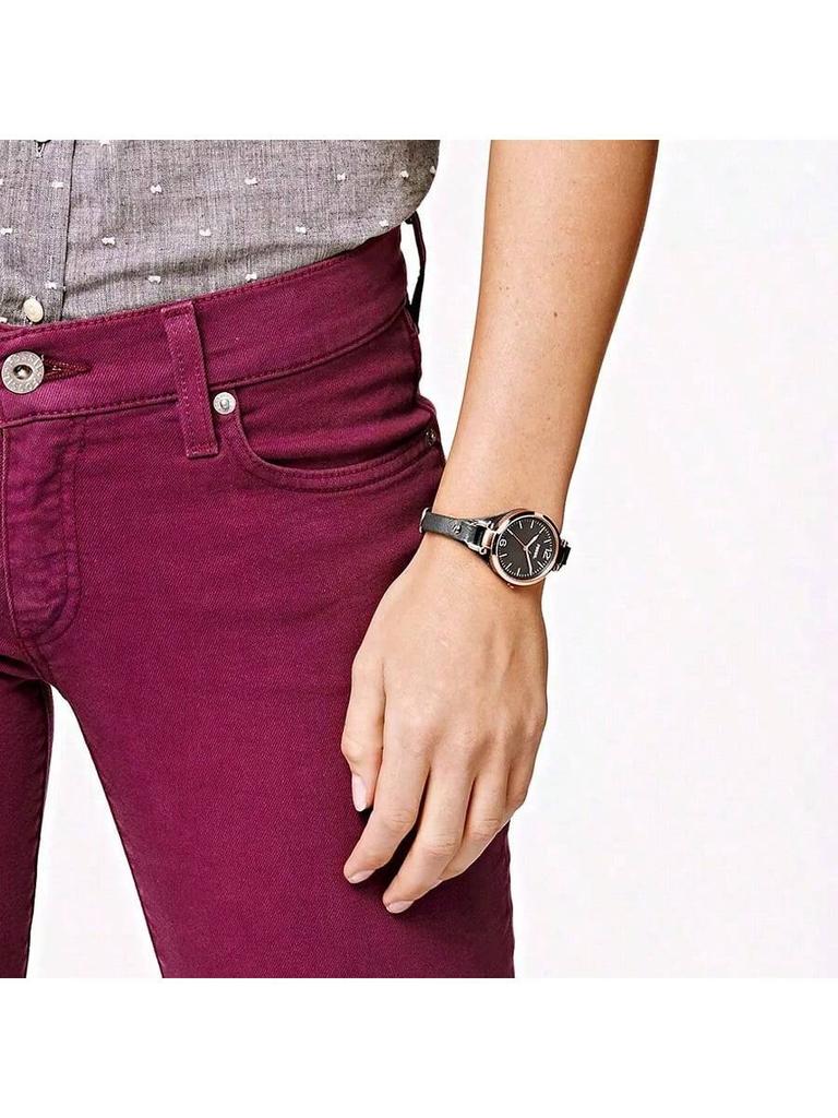 ES3077 Fossil Women's Quartz Leather Strap 3-Hand Watch with Stainless Steel Case and Glass.