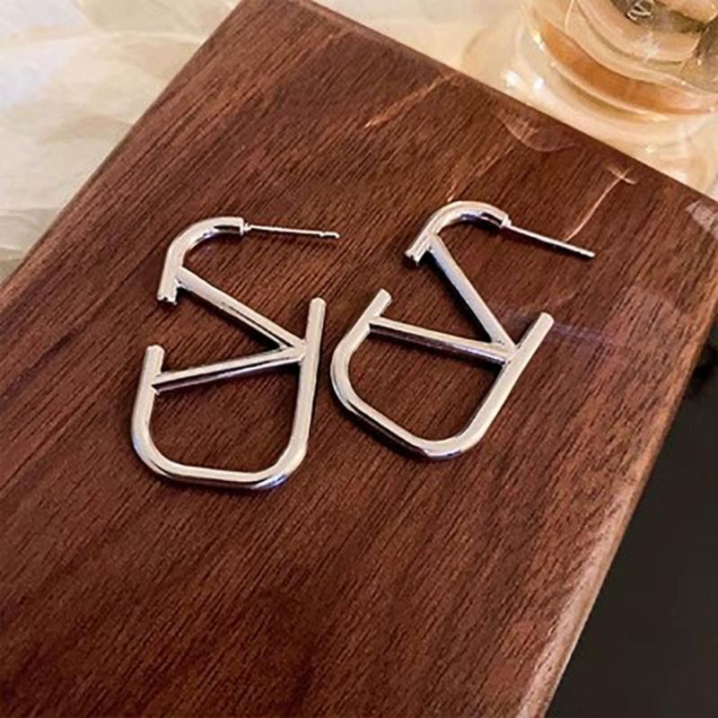 Minimalist Geometric Gold Lightweight Letters Earrings Highlight V Shaped Earrings for Women Aesthetic Ear Jewelry