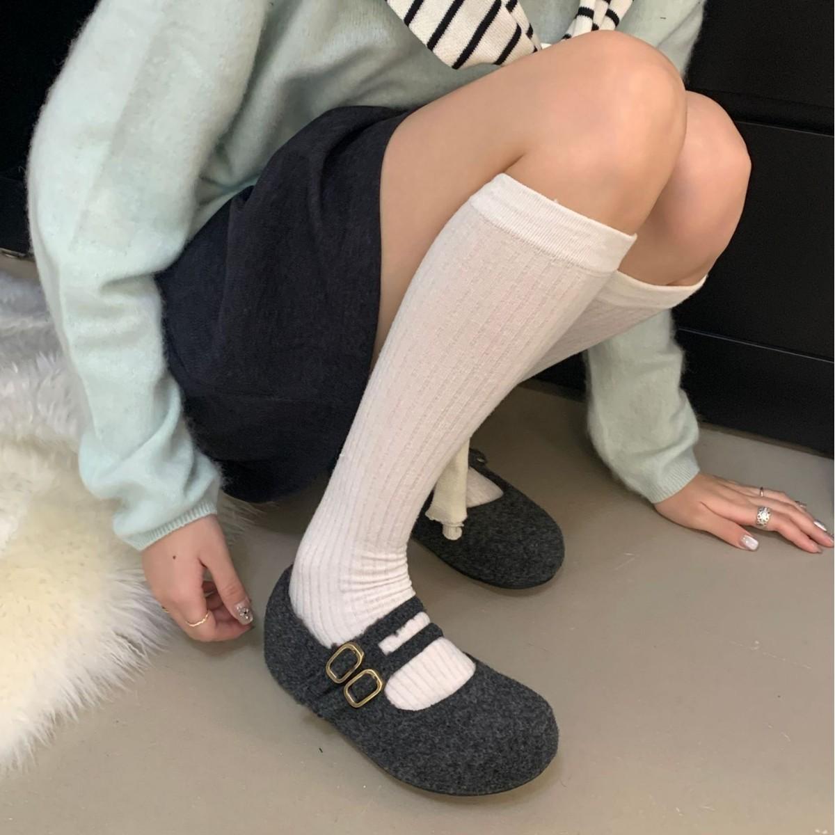 

Осень-зима 2025 новая модель с круглым носком, плюшевой шерстяной платформой, универсальные дутики, верхняя одежда для поездок на работу, женские одинарные туфли 39