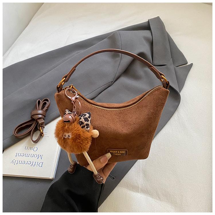 2025 new versatile bucket bag ins small bag shoulder messenger bag niche design retro commuter bag women