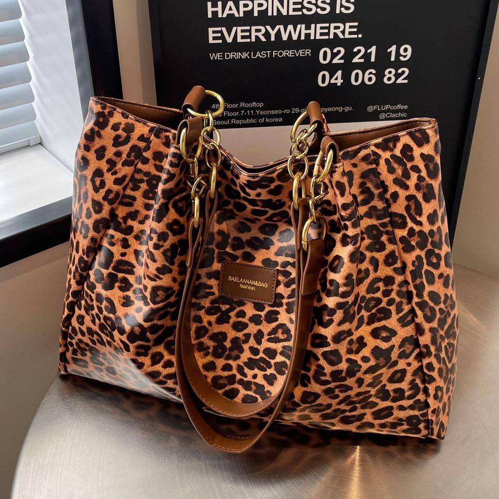 Large Capacity Tote Bag Women's 2025 New Big Bag Fashion Leopard Print Commuting Temperament Single Shoulder Armpit Big Bag