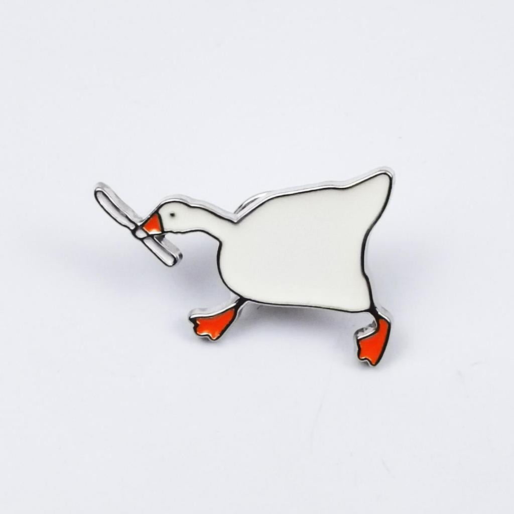 Charming Goose Pose Brooch: Cute Cartoon Animal Metal Badge with Drip Oil Finish.