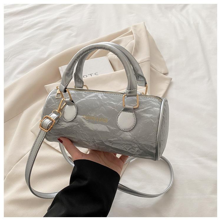 

Shoulder bag women s pillow bag 2025 niche new retro fashion casual women s gentle messenger handbag tide срібний