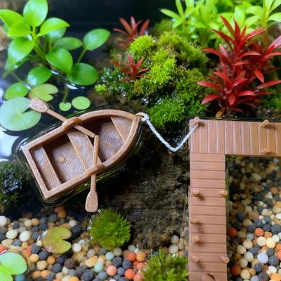 Schwimmendes Mini-Ruderboot Aquarium Dekoration Miniatur Ruderboot Figur mit 2 Paddeln Winzige Bootsstatue Aquarium Ornament