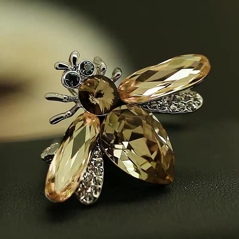 

New Rhinestone Bee Brooch: Fashionable Insect Pin for Women s Overcoats and Suits