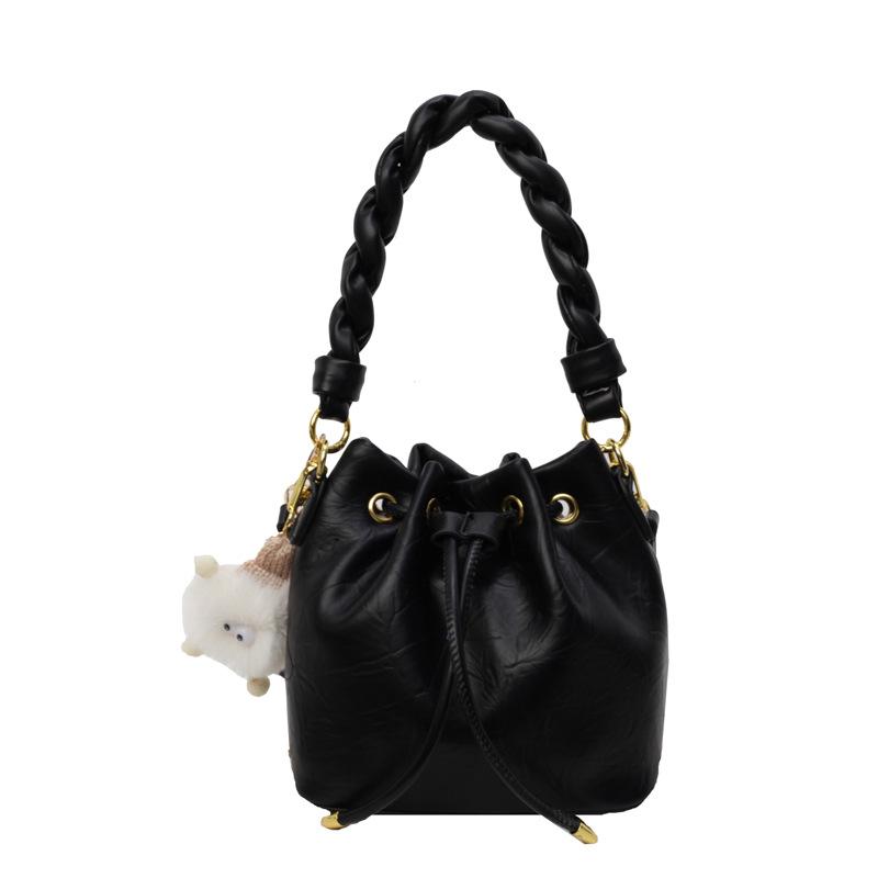 Bucket Bag 2025 Spring New Shoulder Bag with Large Capacity Niche Fashion Women's Bag Korean Version of Fashion Women's Bag