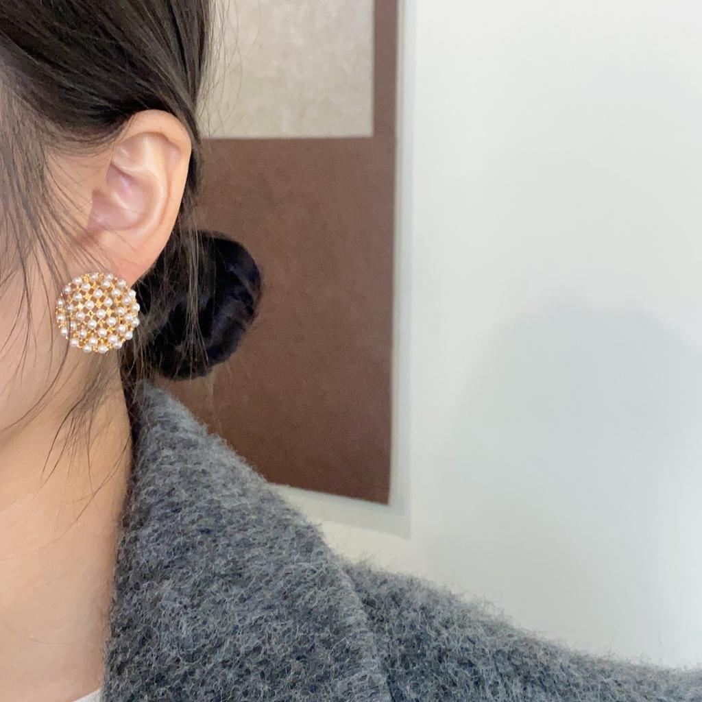 Round Dense Arrangement of Small Pearl Stud Earrings, Retro Bead Embroidery, Fashionable, Exquisite, Elegant and Ceremonial, Niche Earrings