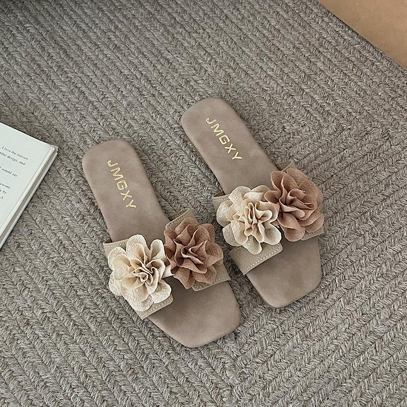Fashion 2025 Summer New Flower Women Flat Slippers Fashion Female Wearing Outside Open Toe One Word Slippers Elegant Women Sandals Mujer