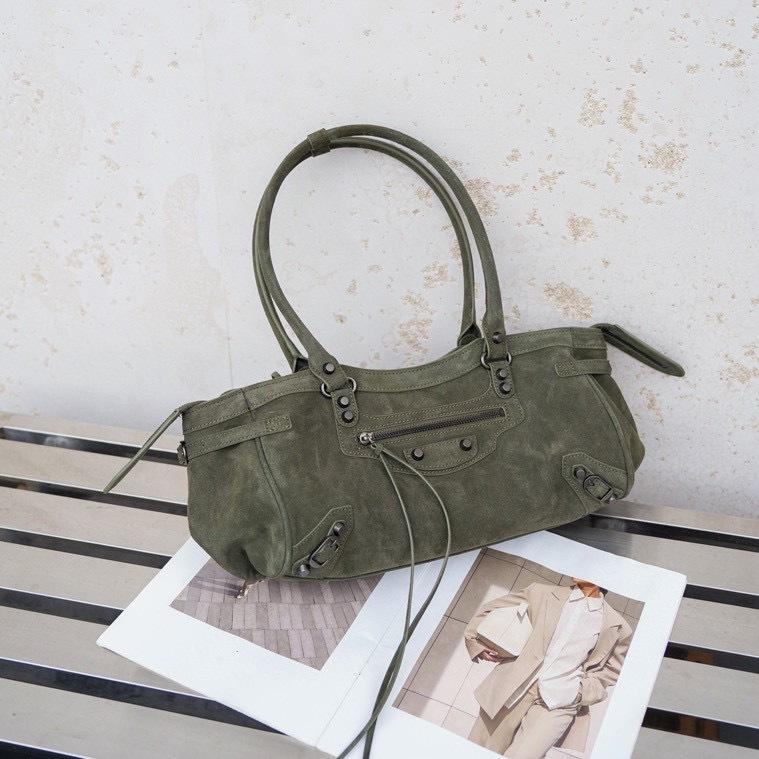 

Женская сумка из натуральной кожи, бренд, тот же стиль, сумка-мотоциклетка с заклепками, трендовая сумка, ощущение высокого класса, большая вместимость, на одно плечо, через плечо, сумочка 32x9x17cm зелёный