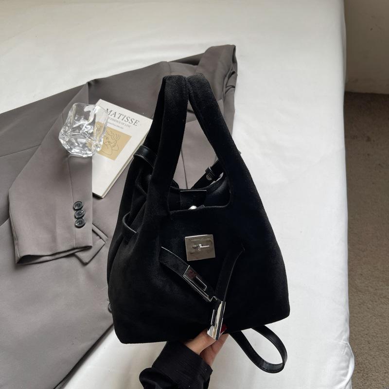 

Нишевая простая повседневная портативная сумка для commuters женская осенняя новая тенденция модная сумка-мессенджер ведро