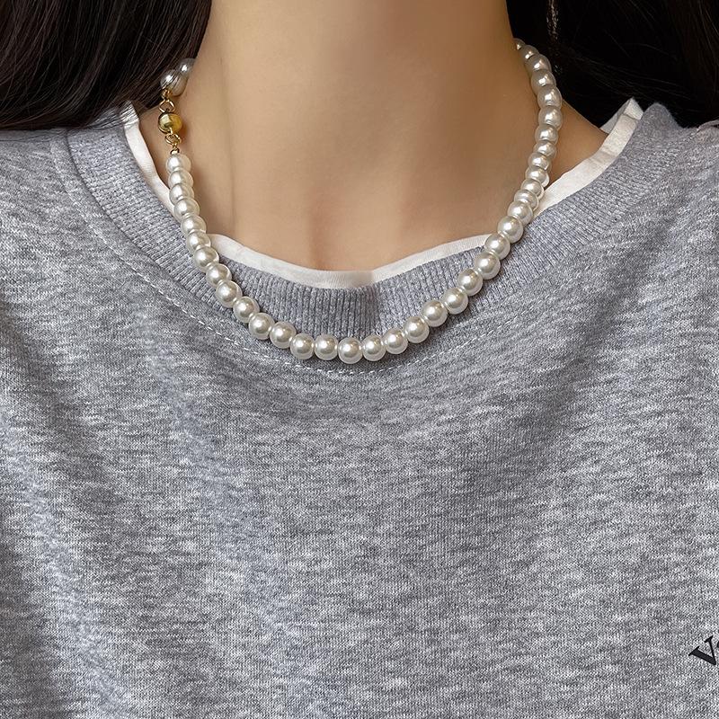 

2024 Модное женское жемчужное ожерелье с магнитной застежкой - белая цепочка из жемчуга Millet на ключицу, простой классический дизайн