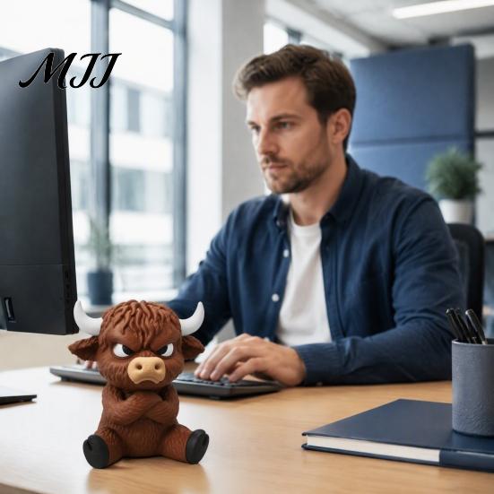 Artistic Hair Detail Ornament 3D Printed Angry Highland Cow Figurine, Cute Attitude Animal Desktop Three Dimensional Sitting Figurine Ornament, Statue