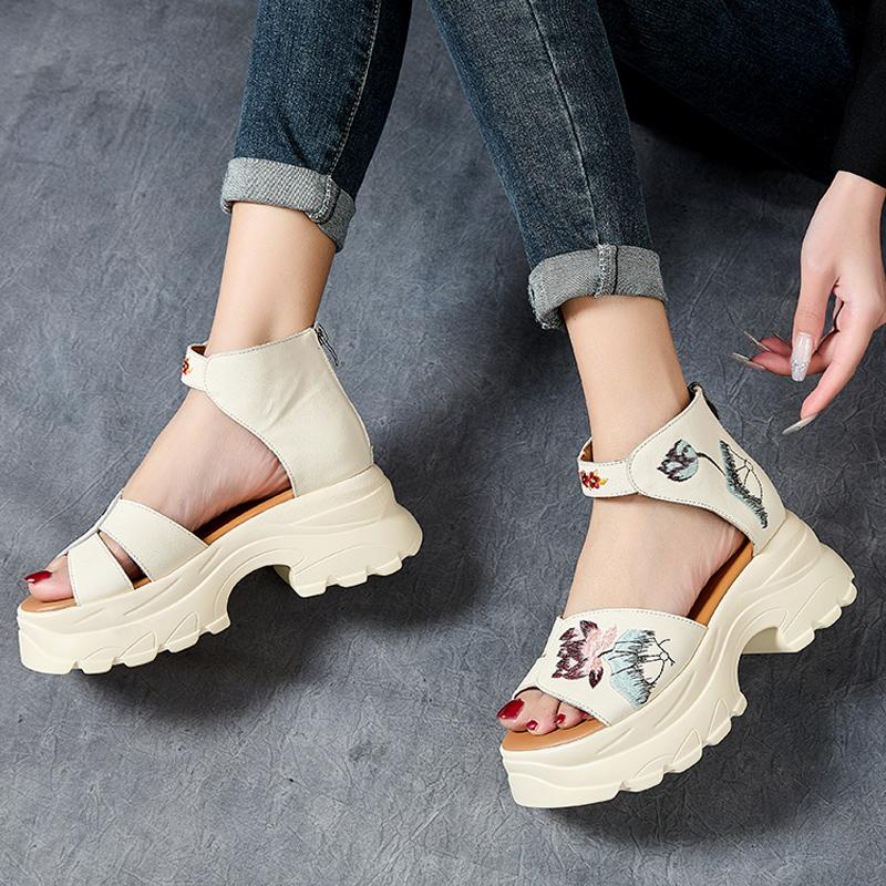 Mode GKTINOO Retro Sandalen mit dicker Sohle 2025 Neu Echtleder Keilabsatz Bestickt Bequeme Dicke Sohle Damenschuhe