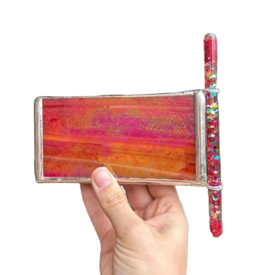 Ein Buntglas-Kaleidoskop Handgefertigtes 3-seitiges farbiges Aura-Scope-Kaleidoskop mit Glitzerstab für