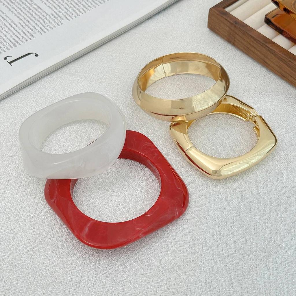 IngeSight.Z 4 Styles Punk Irregular Thick Resin Acrylic Smudging Bangles for Women Vintage Gold Color Geometric Bracelet Jewelry