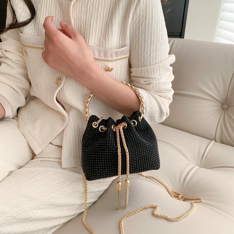 Dámské kabelky ve stylu mini designových kyblíkových tašek pro ženy Luxusní zbrusu nová kabelka Crossbody s řetízkem Dámské kabelky