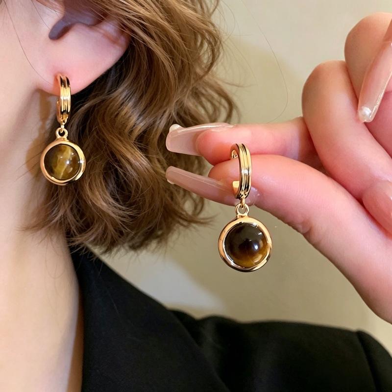 Retro Hong Kong style design sense round earrings women's simple cold wind earrings new personality trendy temperament earrings wholesale