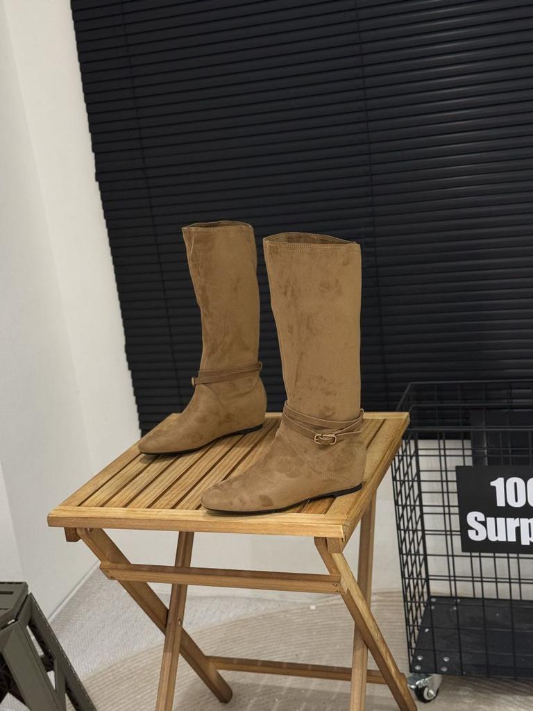 Retro Western Cowboy Boots Women's 2025 New Internet Celebrity Belt Buckle Boots Height-increasing and Thin Suede Boots